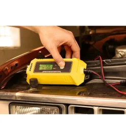 Caricabatterie mantenitore di carica per auto e moto><noscript><img width=